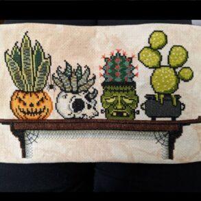 Halloween cacti cross stitch pattern PDF by Smasterilli 2 SEO Alt: Halloween cacti cross stitch pattern by Smasterilli 2 #smasterilli #crossstitch #crossstitchpattern #halloweencrossstitch #halloweengift #cactuscrossstitch