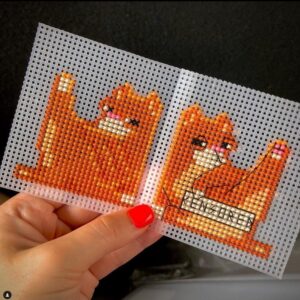 Red cat bookmark cross stitch pattern PDF #smasterilli #crossstitch #crossstitchpattern #bookmarkcrossstitch #plasticcanvas #catcrossstitch #easycrossstitch #tinycrossstitch #cornerbookmark #cornerbookmark