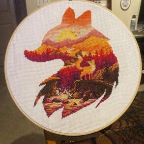 Red fox silhouette with landscape cross stitch pattern by Smasterilli 222 #smasterilli #crossstitch #crossstitchpattern #animalsilhouette #foxcrosstitch #autumnlandscape