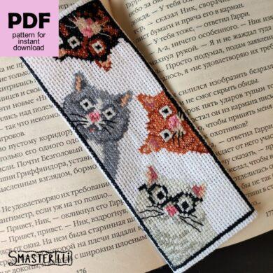 Four cats bookmark cross stitch pattern PDF by Smasterilli. Digital cross stitch pattern for instant download. Cat Lover's Gift idea for handmade craft. Book Lover's Craft #smasterilli #crossstitch #crossstitchpattern #bookmarkcrossstitch #catcrossstitch #easycrossstitch #tinycrossstitch #catbookmark