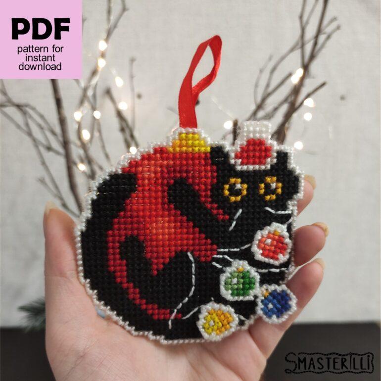 Cat on Christmas ball cross stitch pattern for plastic canvas decoration. Pattern and detailed tutorial with photos and instructions for creation christmas giftby Smasterilli. Digital cross stitch pattern for instant download. easy cross stitch for beginners. Cat Lover's Gift idea for handmade craft. Christmas handmade crafts. Plastic Canvas Project #smasterilli #crossstitch #crossstitchpattern #wintercrossstitch #christmascrossstitch #plasticcanvas