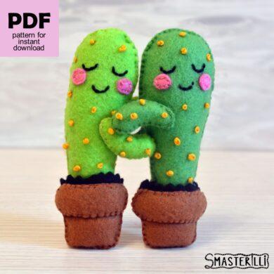 Felt cactus pattern & tutorial PDF for instant download. DIY felt cactus sewing pattern, easy stuffed felties for Valentine’s day gift. Two hugging cacti felt ornament for instant download. Pattern and tutorial by Smasterilli. Felt craft design, sewing for beginners. #smasterilli #feltpattern #sewingpattern #feltornament #feltcraft