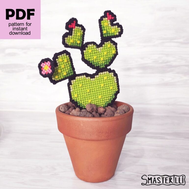 3D realistic potted cactus cross stitch pattern for plastic canvas. Pattern and detailed tutorial with photos and instructions by Smasterilli. Digital cross stitch pattern for instant download. Plastic Canvas Project. #smasterilli #crossstitch #crossstitchpattern #plasticcanvas #cactuscrossstitch #houseplants #plantscrossstitch
