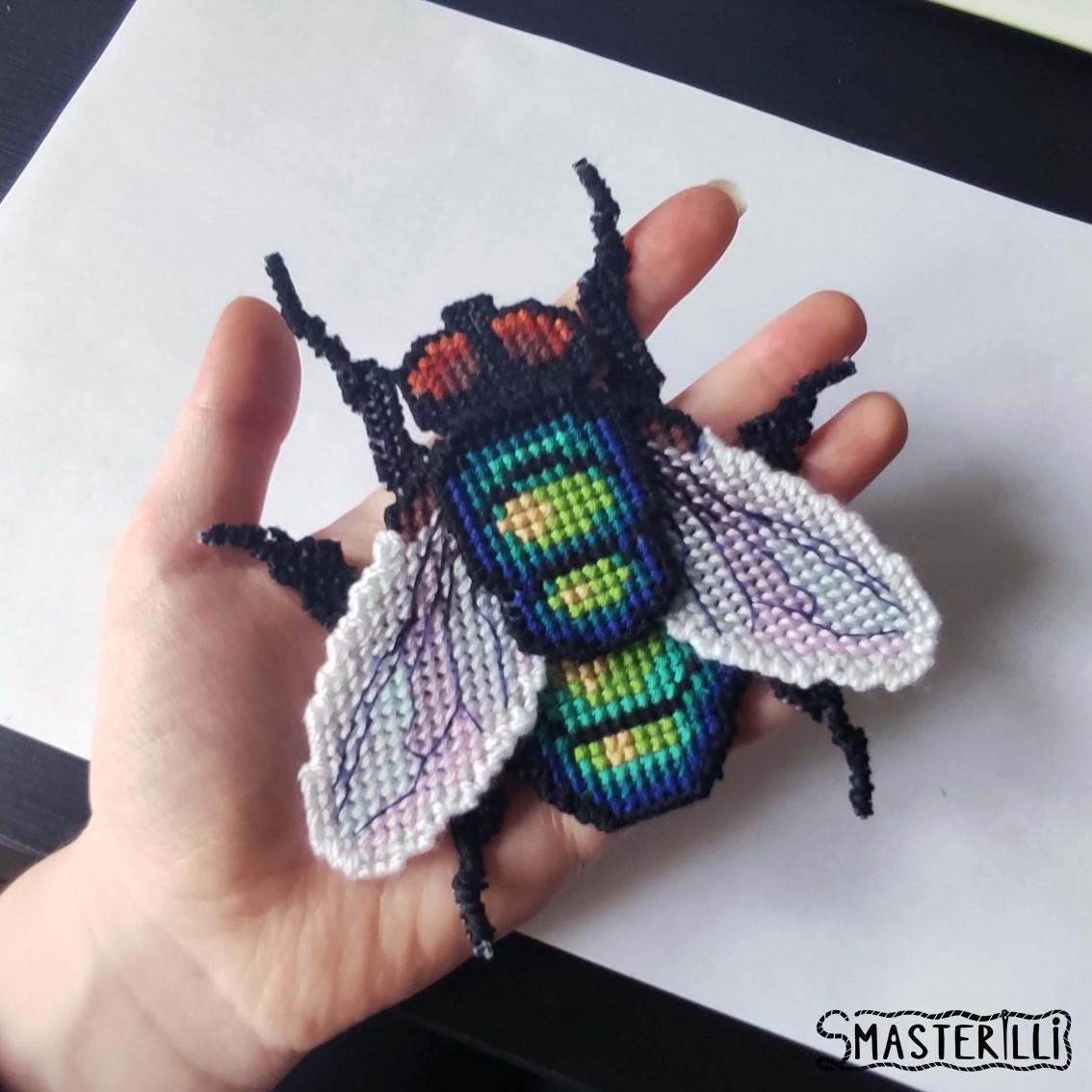 Realistic fly cross stitch pattern PDF for plastic canvas and tutorial. Digital cross stitch pattern for instant download. Plastic Canvas Project