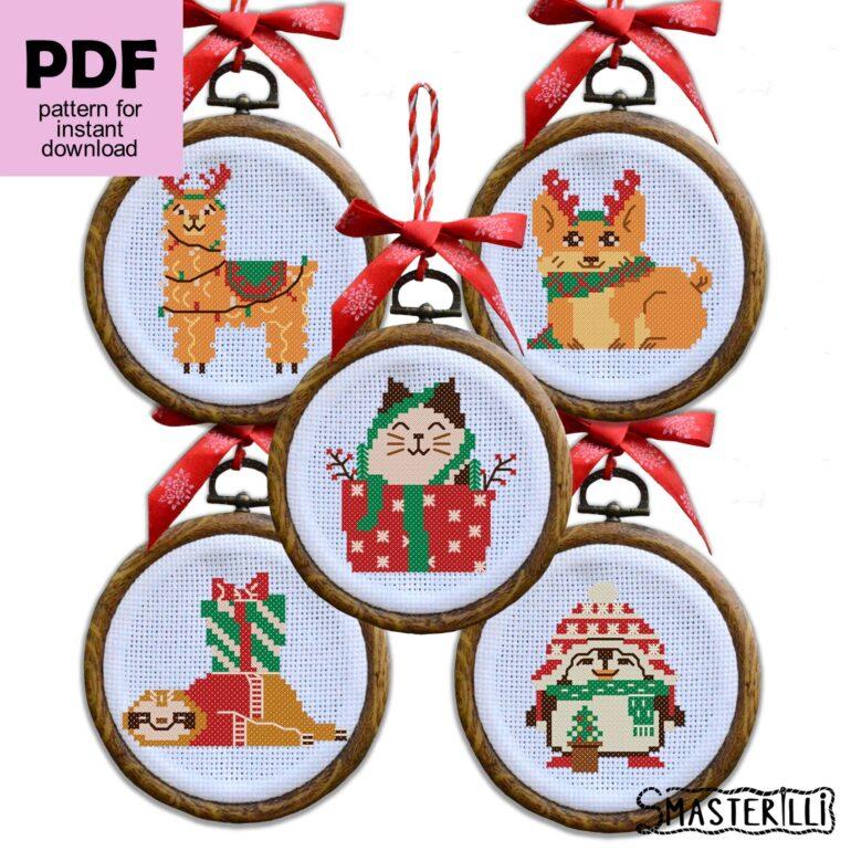 Small Christmas animals cross stitch pattern for gift tags and decorations by Smasterilli. Digital cross stitch pattern for instant download. easy cross stitch for beginners. Christmas handmade crafts #smasterilli #crossstitch #crossstitchpattern #wintercrossstitch #christmascrossstitch #easycrossstitch #tinycrossstitch