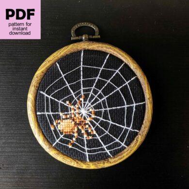 Small realistic spider on cobweb cross stitch pattern PDF by Smasterilli. Digital cross stitch pattern for instant download.easy cross stitch for beginners. Halloween handmade crafts #smasterilli #crossstitch #crossstitchpattern #halloweencrossstitch #halloweengift #easycrossstitch #tinycrossstitch #spidercrossstitch