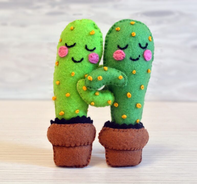 Felt cacti sewing pattern and tutorial by Smasterilli