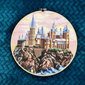 Hogwarts castle cross stitch pattern by Smasterilli #smasterilli #crossstitch #crossstitchpattern #castle #midievalcastle #hogwarts